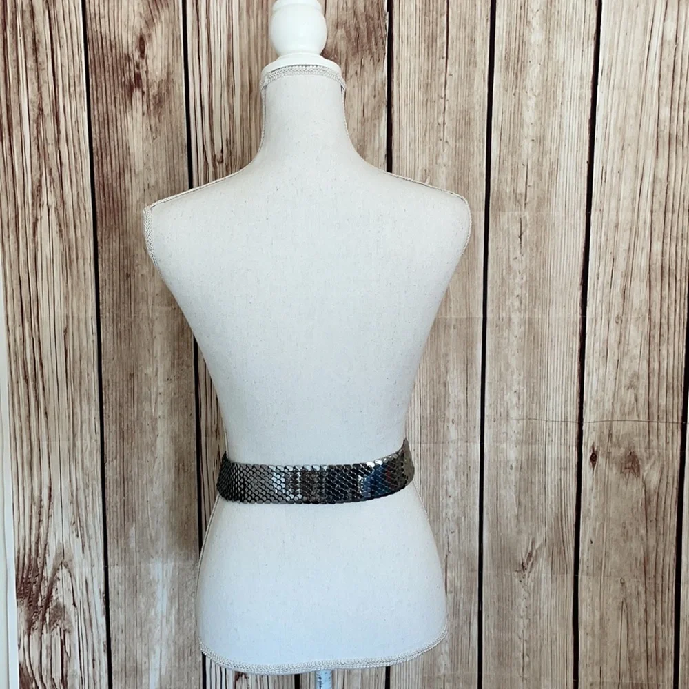 Vintage Mid Century Metallic ‘Fish Scale’ Stretchy Belt w/Flower Buckle accent